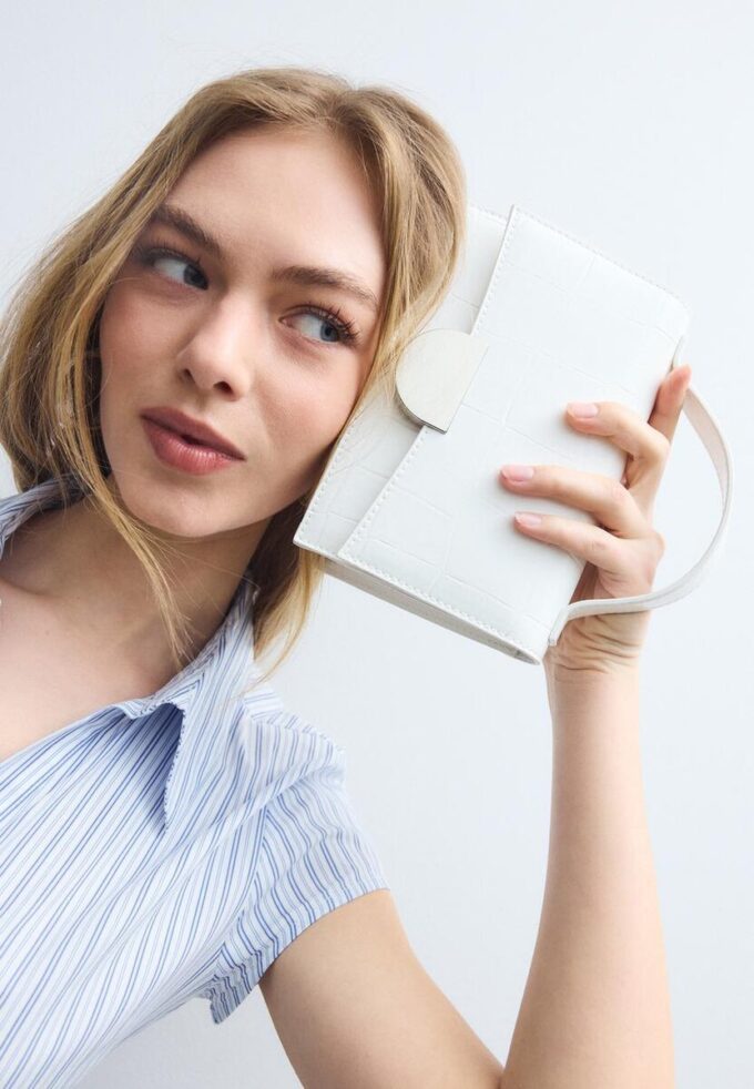 Mini sac à bandoulière rigide effet noix de coco