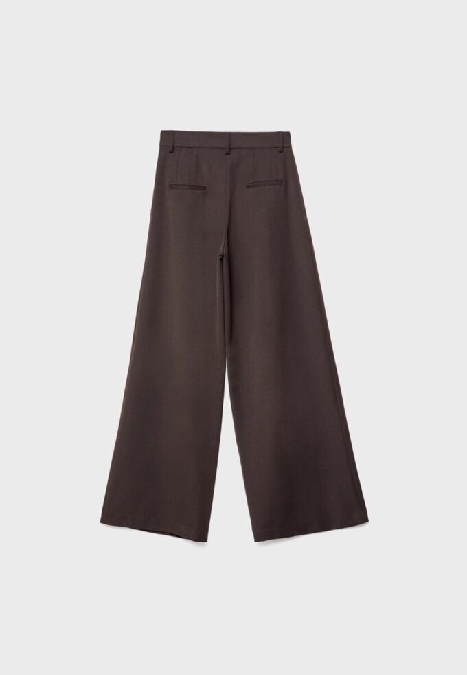 Pantalon ajusté à jambes larges avec pinces