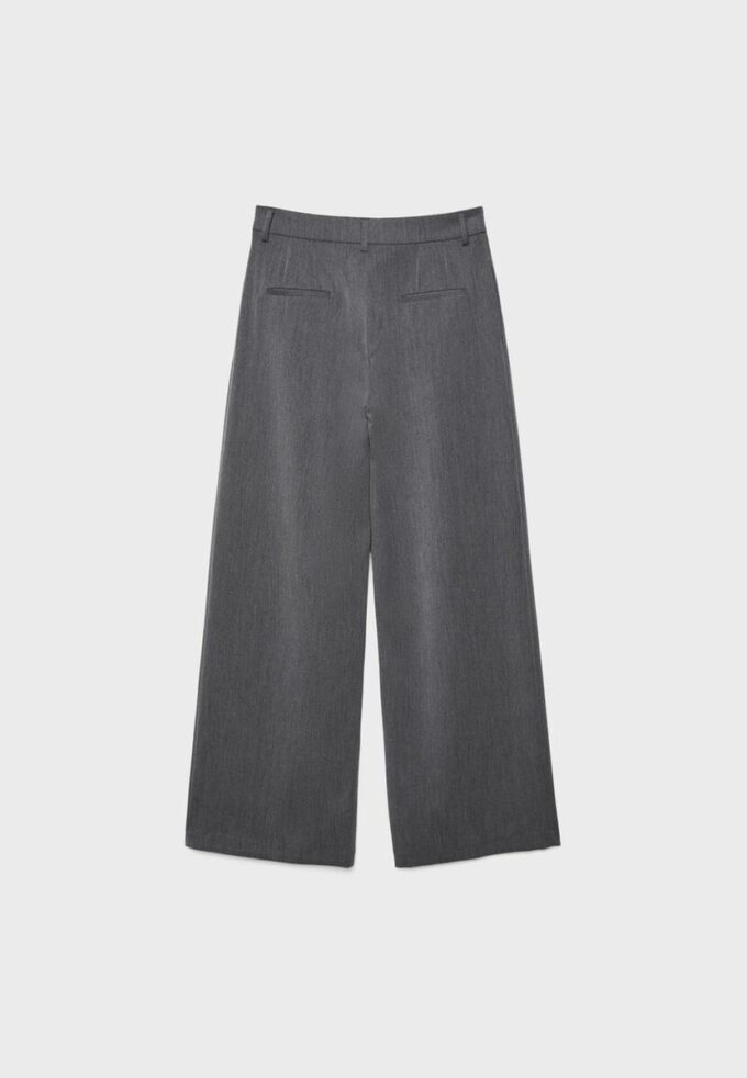 Pantalon ajusté à jambes larges avec pinces