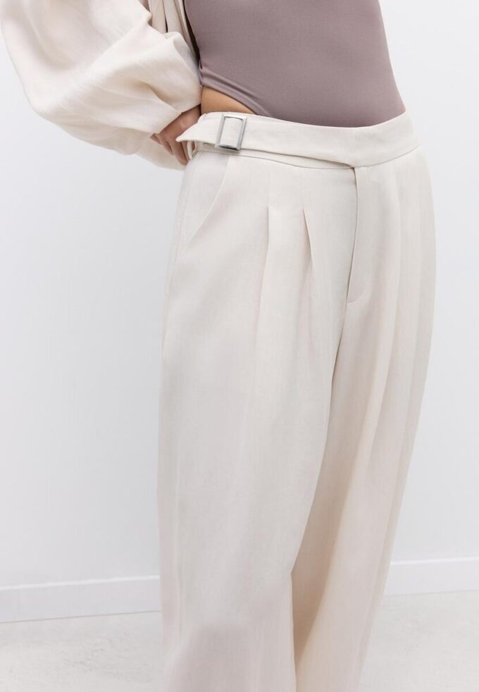 Pantalon bouffant à boucle