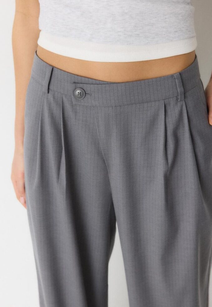 Pantalon chic décontracté à rayures avec ceinture croisée