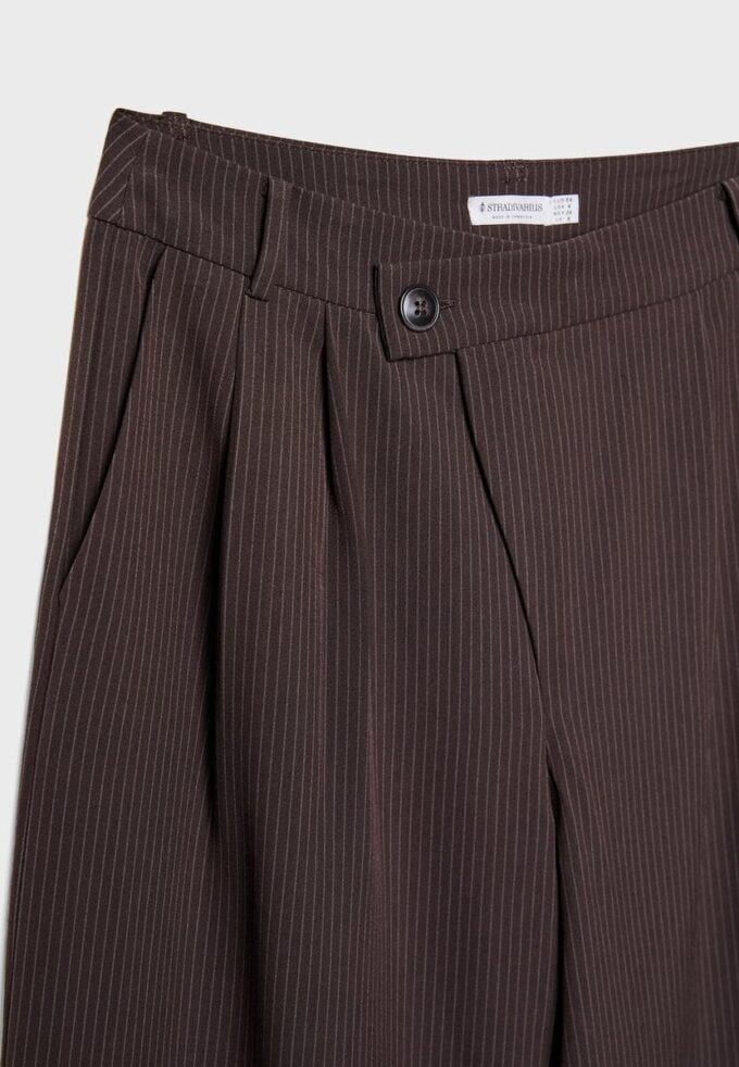 Pantalon chic décontracté à rayures avec ceinture croisée