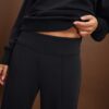 Pantalon de jogging droit au toucher doux avec détails de plis creux Pantalon de jogging droit au toucher doux avec détails de plis creux