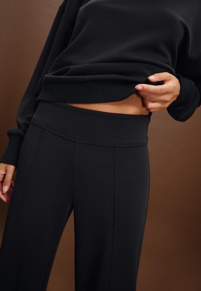 Pantalon de jogging droit au toucher doux avec détails de plis creux Pantalon de jogging droit au toucher doux avec détails de plis creux