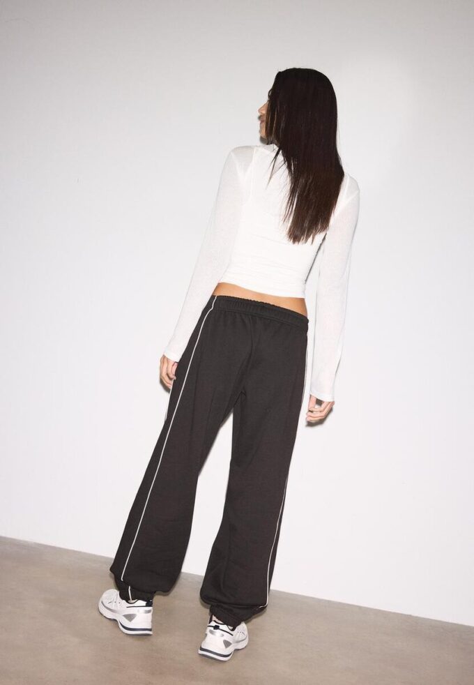 Pantalon de jogging à passepoil Pantalon de jogging à passepoil