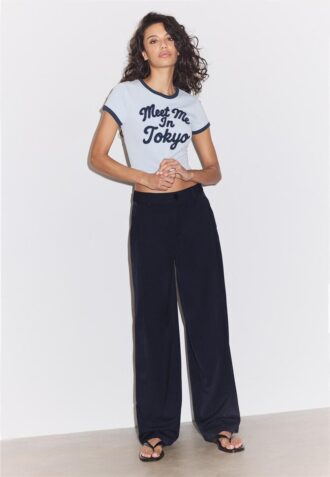 Pantalon droit élégant avec pinces Pantalon droit élégant avec pinces