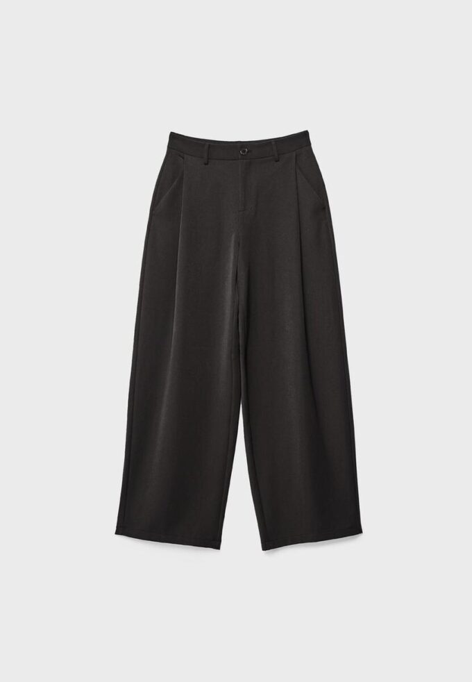 Pantalon droit élégant avec pinces Pantalon droit élégant avec pinces