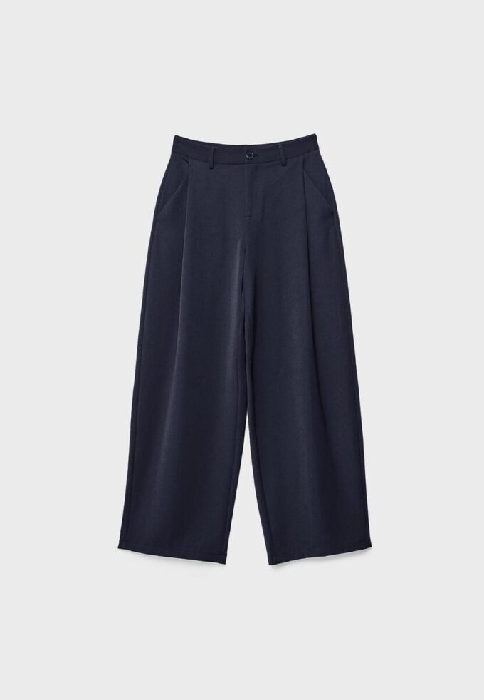 Pantalon droit élégant avec pinces Pantalon droit élégant avec pinces