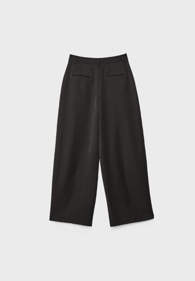 Pantalon droit élégant avec pinces Pantalon droit élégant avec pinces