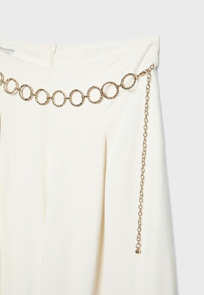 Pantalon en satin avec détail chaîne