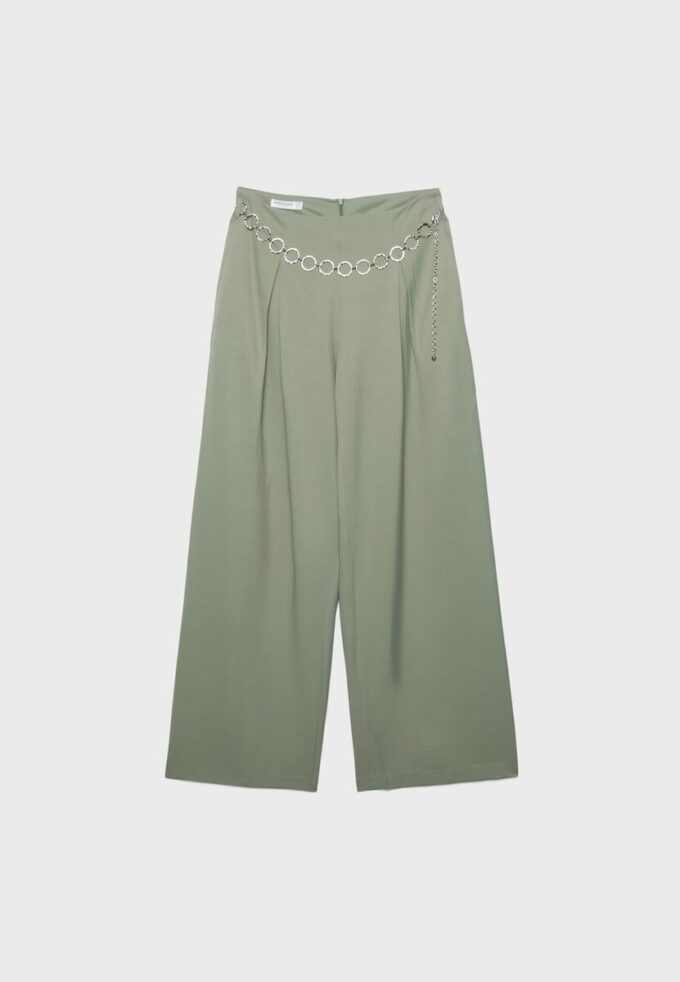 Pantalon en satin à pinces avec ceinture à chaîne