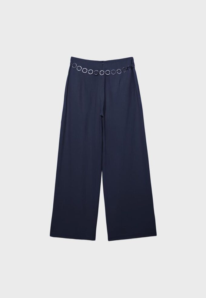 Pantalon en satin à pinces avec ceinture à chaîne