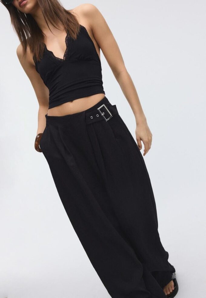 Pantalon fluide avec boucle Pantalon fluide avec boucle