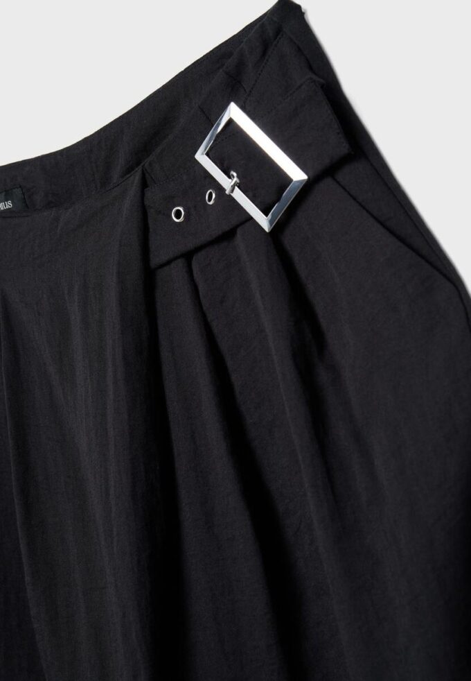 Pantalon fluide avec boucle Pantalon fluide avec boucle