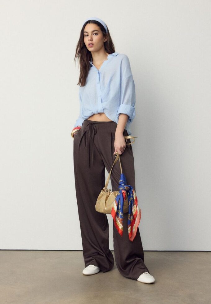 Pantalon fluide à effet froissé avec ceinture