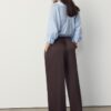 Pantalon fluide à effet froissé avec ceinture
