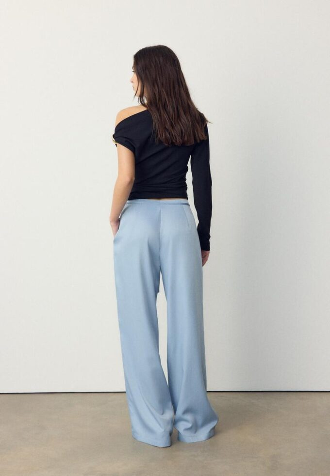 Pantalon fluide à effet froissé avec ceinture