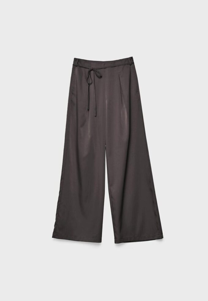 Pantalon fluide à effet froissé avec ceinture