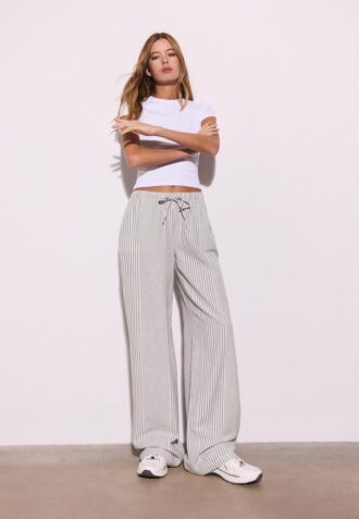 Pantalon fluide en lin mélangé à rayures