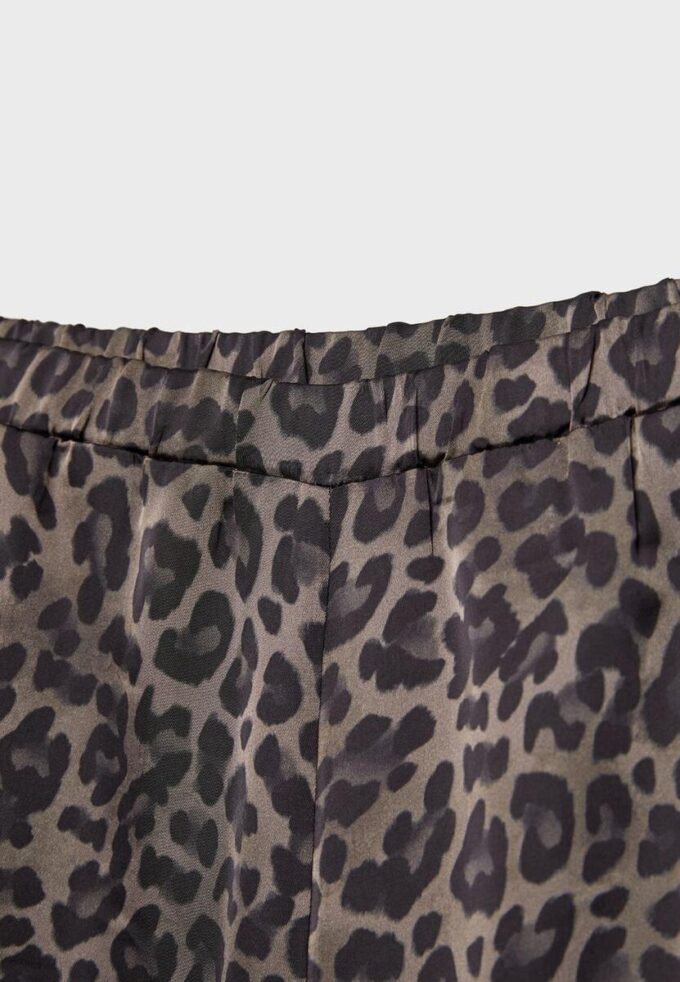 Pantalon fluide en satin imprimé