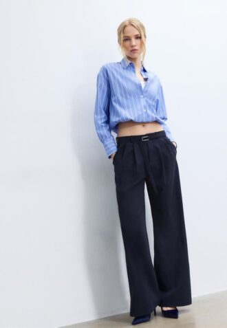 Pantalon à jambes larges avec détail boucle