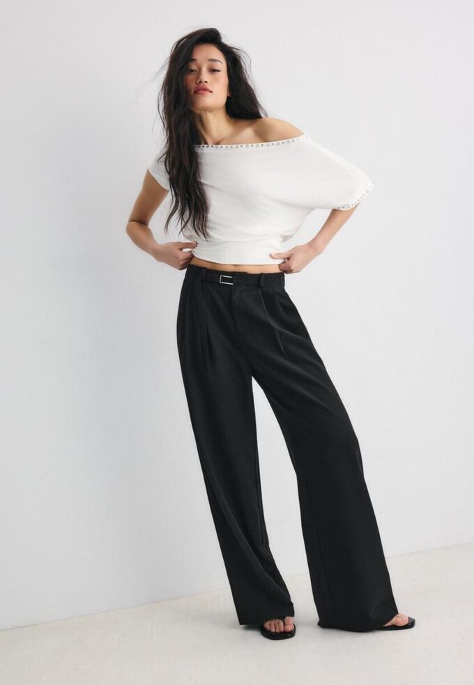 Pantalon à jambes larges avec détail boucle