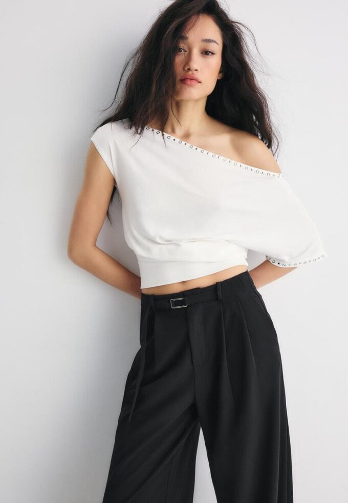 Pantalon à jambes larges avec détail boucle