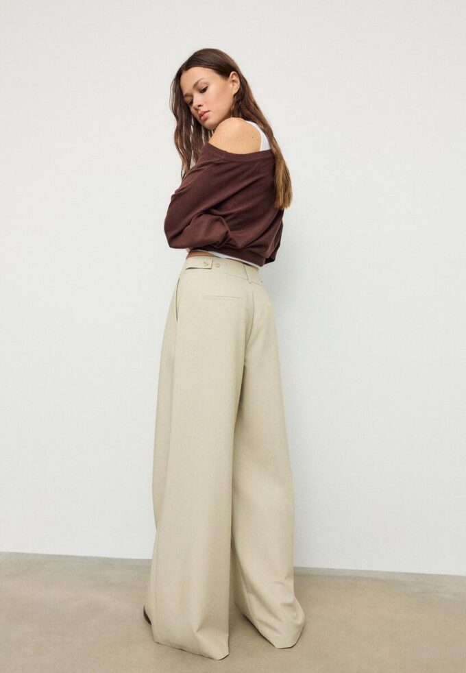 Pantalon à jambes très larges et taille ajustable