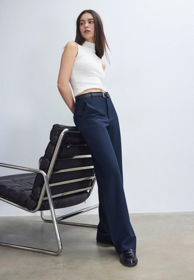 Pantalon élégant à jambes droites fluides avec ceinture