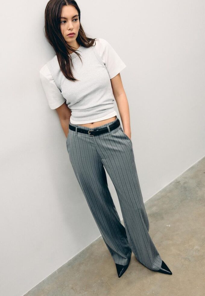 Pantalon élégant à jambes droites fluides avec ceinture