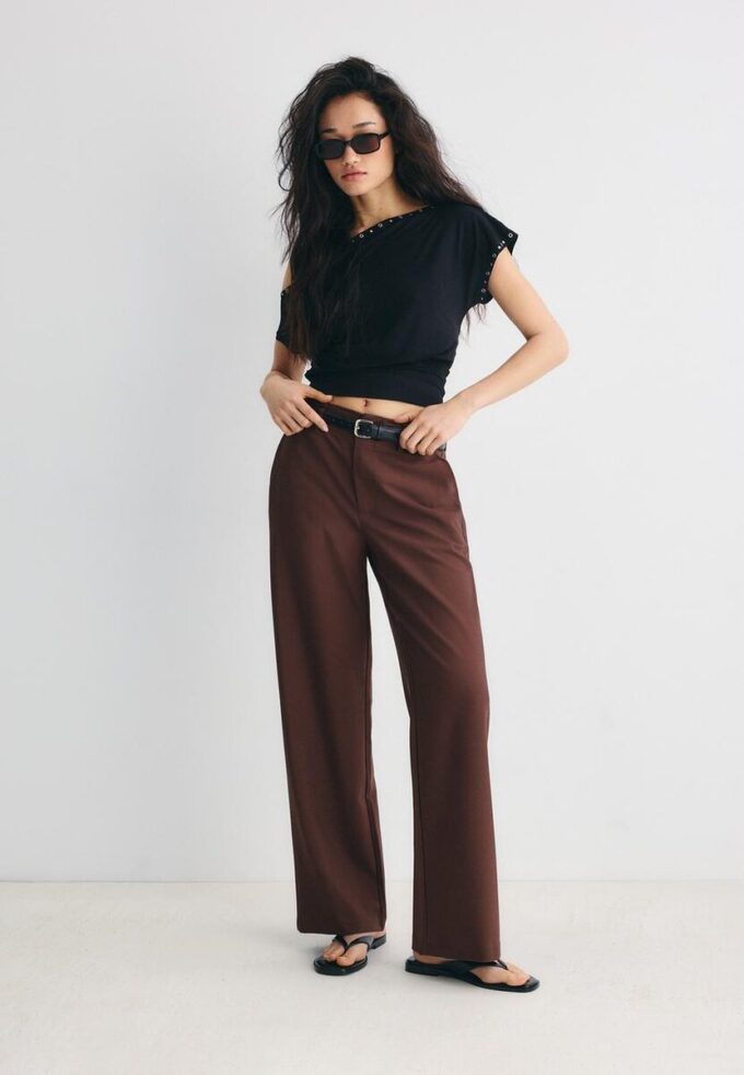Pantalon élégant à jambes droites fluides avec ceinture