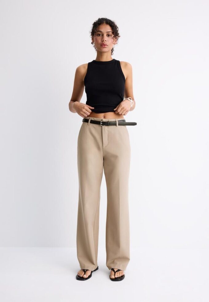 Pantalon élégant à jambes droites fluides avec ceinture
