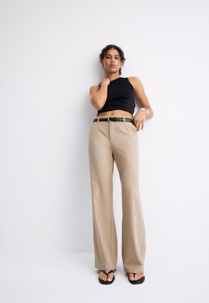 Pantalon élégant à jambes droites fluides avec ceinture