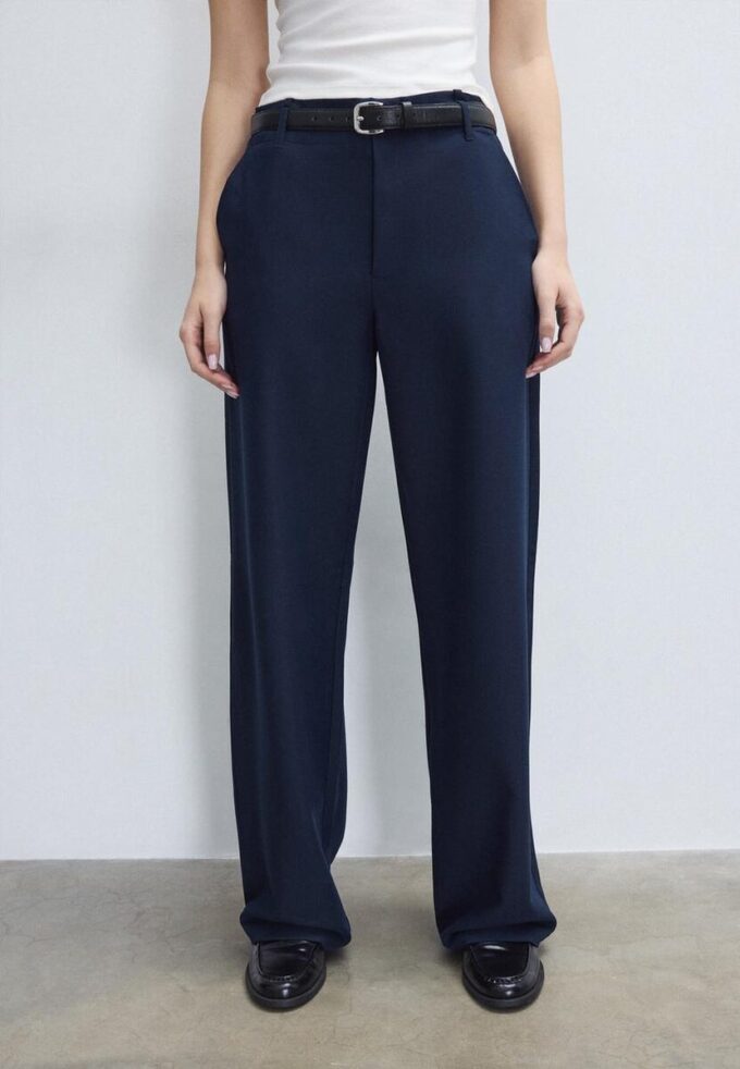 Pantalon élégant à jambes droites fluides avec ceinture