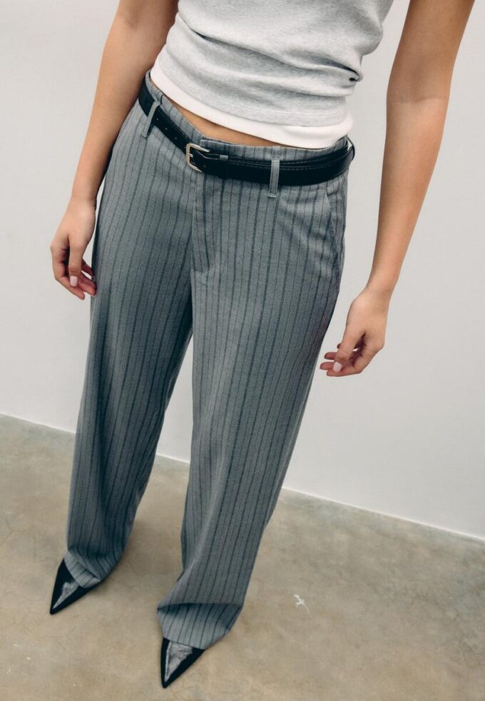 Pantalon élégant à jambes droites fluides avec ceinture