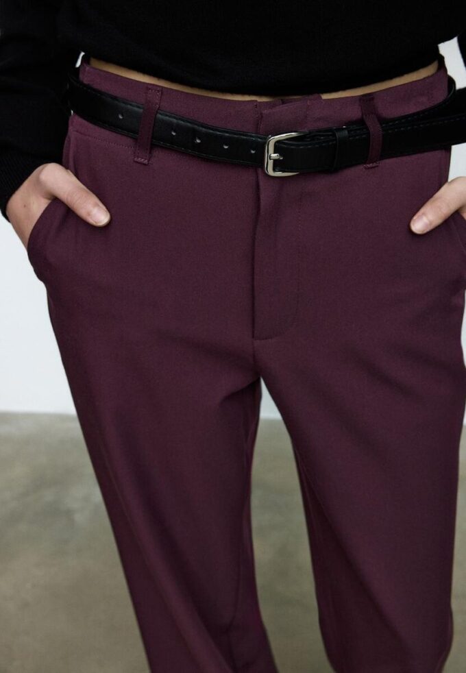 Pantalon élégant à jambes droites fluides avec ceinture