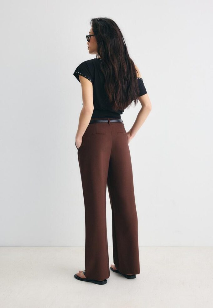 Pantalon élégant à jambes droites fluides avec ceinture