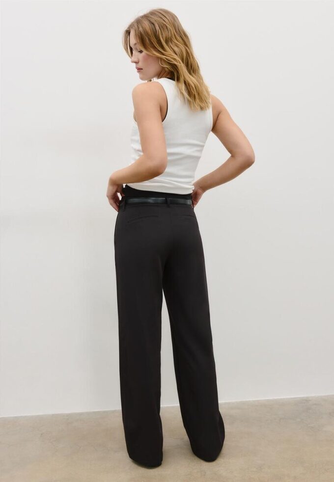 Pantalon élégant à jambes droites fluides avec ceinture