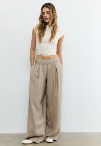 Pantalon à pinces en lyocell avec chaîne