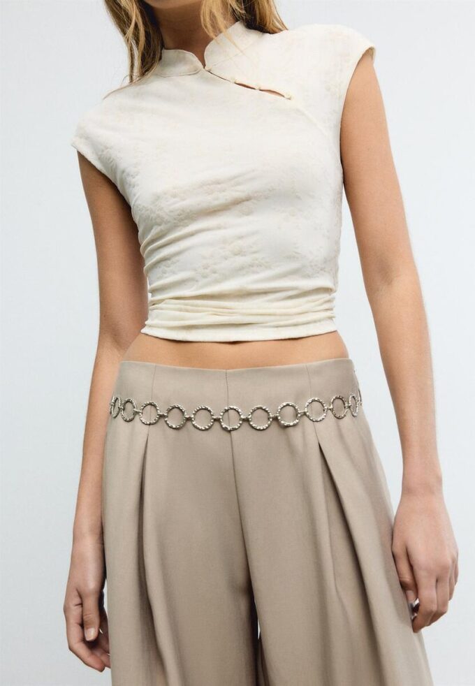 Pantalon à pinces en lyocell avec chaîne Pantalon à pinces en lyocell avec chaîne