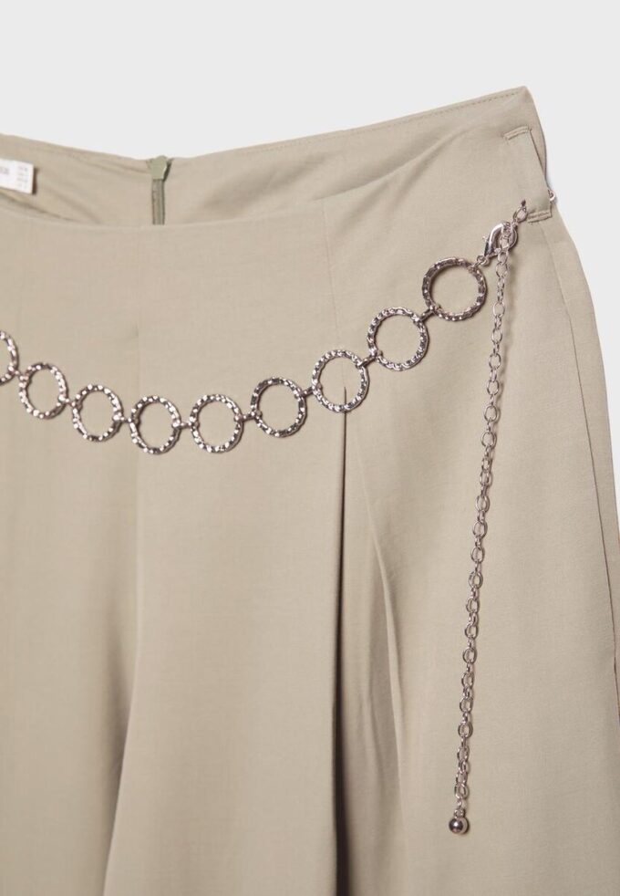 Pantalon à pinces en lyocell avec chaîne Pantalon à pinces en lyocell avec chaîne