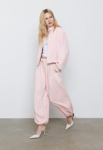 Pantalon sarouel à pinces avec boucle