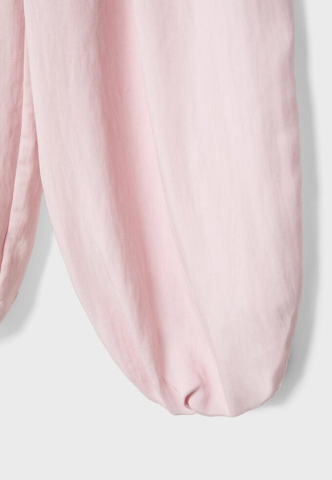 Pantalon sarouel à pinces avec boucle