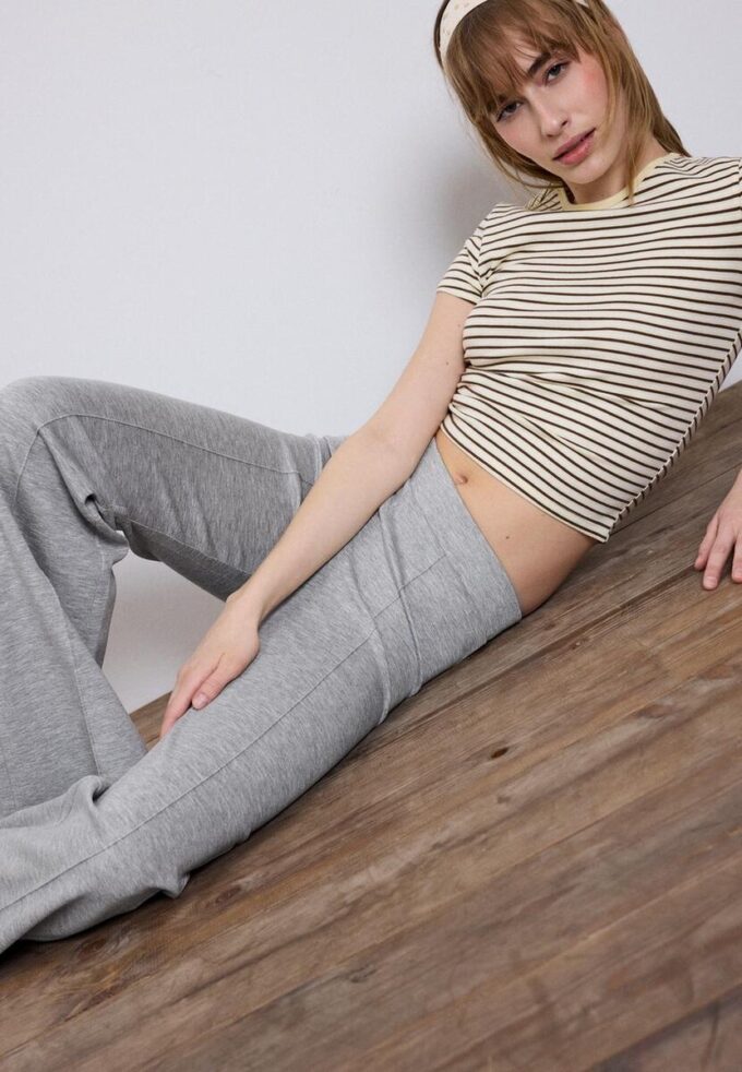 Pantalon évasé au toucher doux avec couture apparente sur le devant