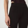 Pantalon évasé au toucher doux avec couture apparente sur le devant