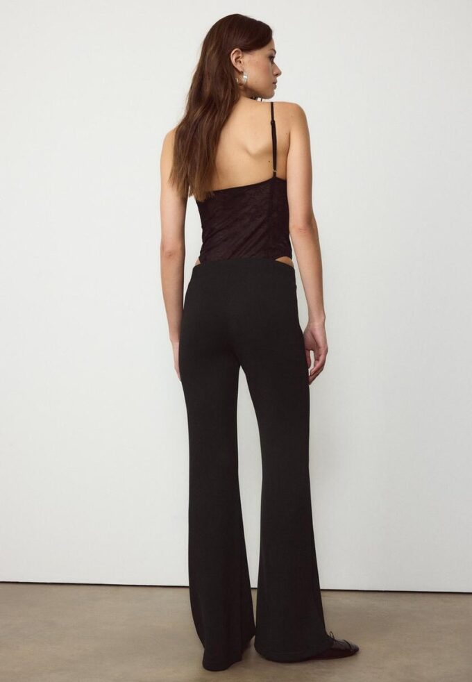 Pantalon évasé au toucher doux avec couture apparente sur le devant