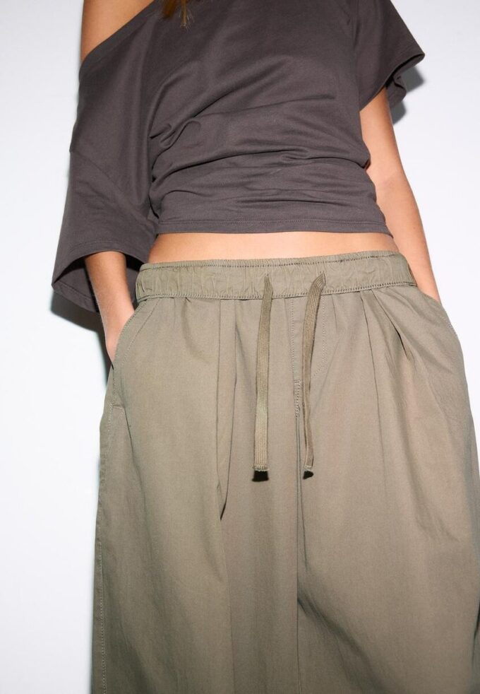 Pantalons baril en popeline avec cordons Pantalons baril en popeline avec cordons