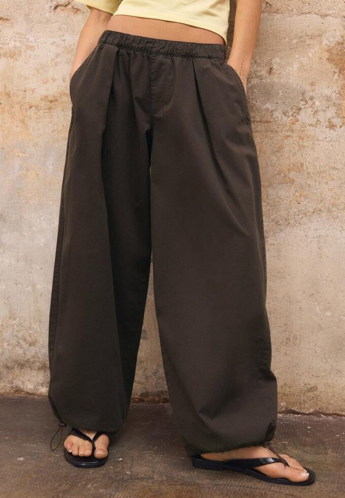 Pantalons baril en popeline avec cordons Pantalons baril en popeline avec cordons