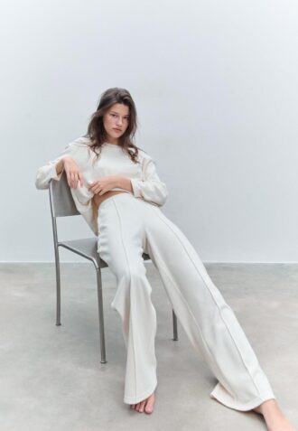 Pantalons en maille avec détails de coutures