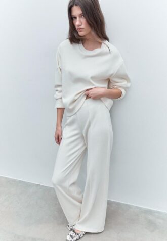 Pantalons en maille avec détails de coutures